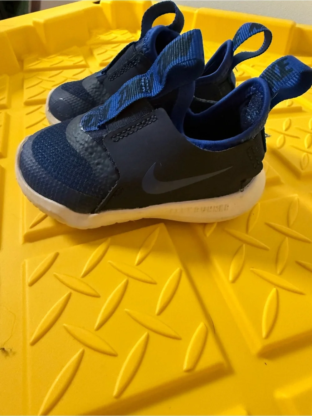 Nike easy slip
